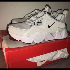 Nike RYZ 365 in Summit White